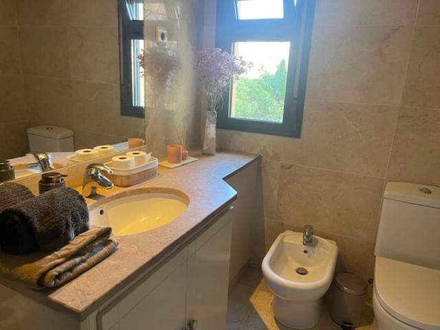 Besthomestay- Lisbon- Garden, Pool & Garage Apartamento *